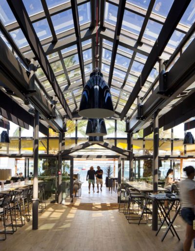 agencement de café et restaurant Emam menuiserie en collaboration avec un cabinet d'architecture